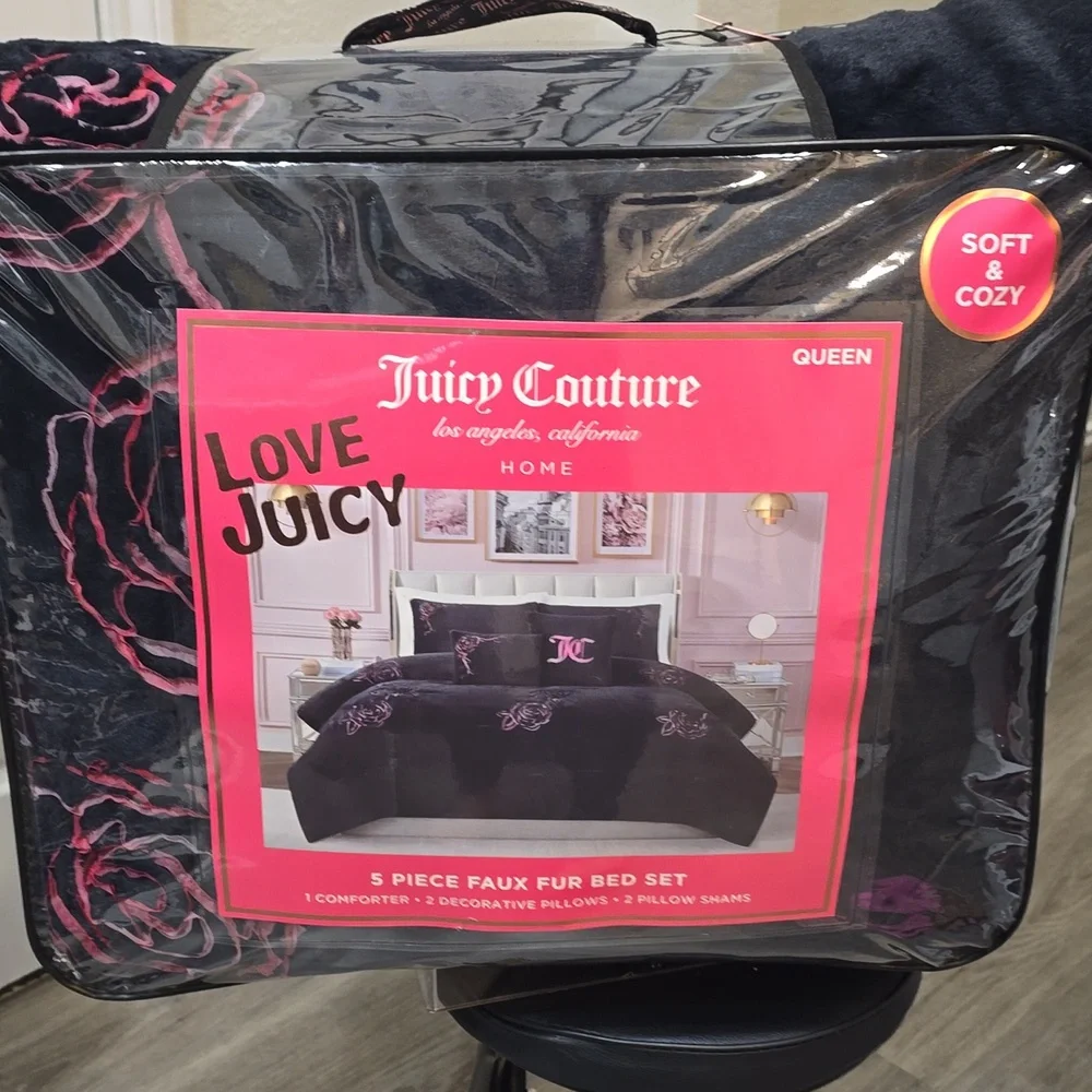 Juicy Couture Home 5-PC 3D Rose Faux Fur Bedding Set
